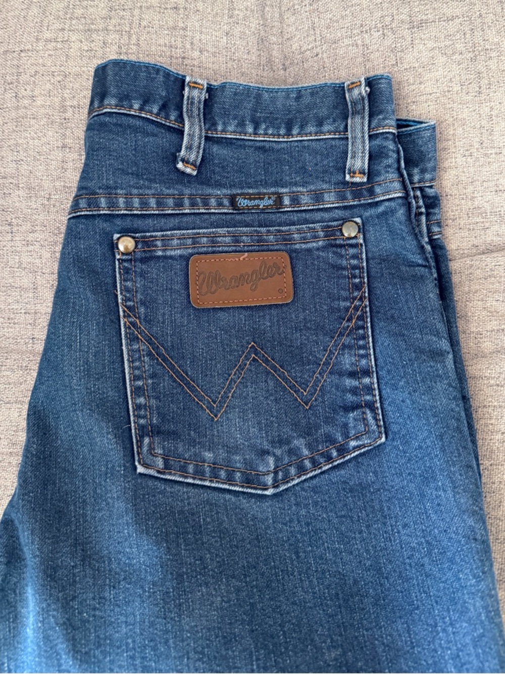 Wrangler Mens Jeans size 36 x 34 Cool Vantage Straight Leg Medium Blue Wash
